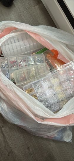Nail salon equipment/supplies