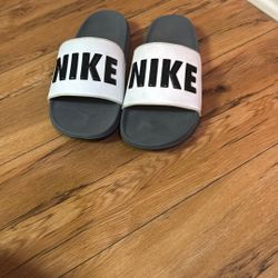 Grey And White Nike Sandles 