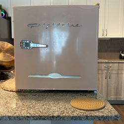 Mini Frigidaire