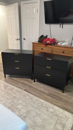 2 black bedroom drawers