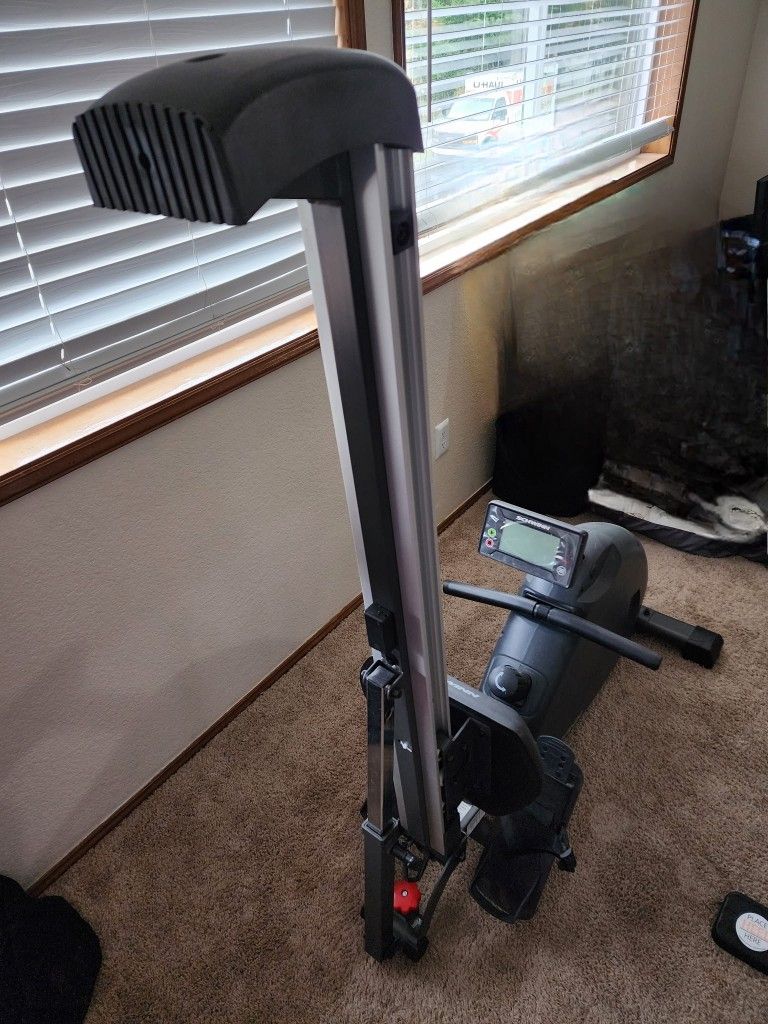Rowing Machine  Must Sell !!!!