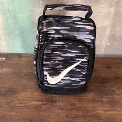 Nike insulated Camo Lunch Tote Lunch Bag
