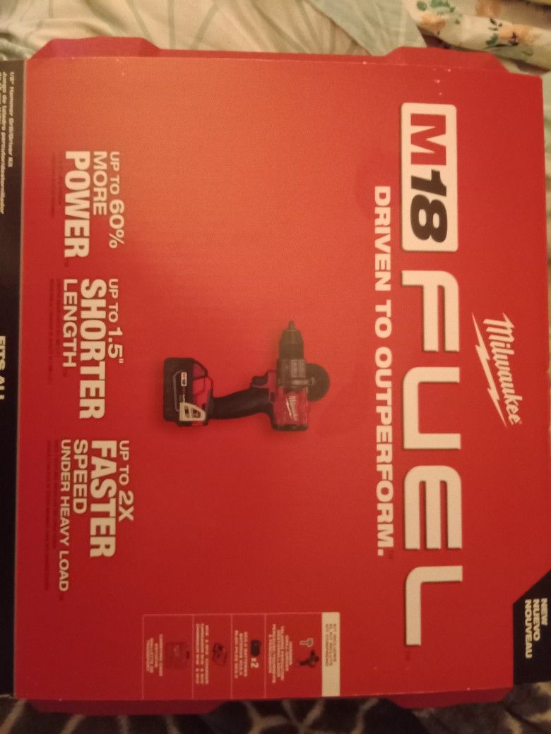 Milwaukee M18 Hammer Drill/Driver Kit