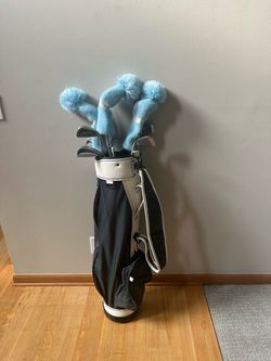 Dunlop women’s golf club set with golf bag