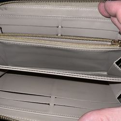 Luxury Louis Vuitton. Yellow VERNIS Wallet. 