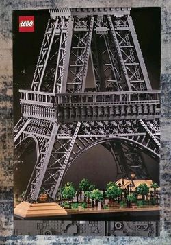 LEGO Eiffel Tower Set Box