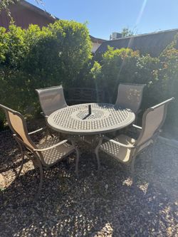 Outdoor Patio Set. 4 Chairs And Cushions 