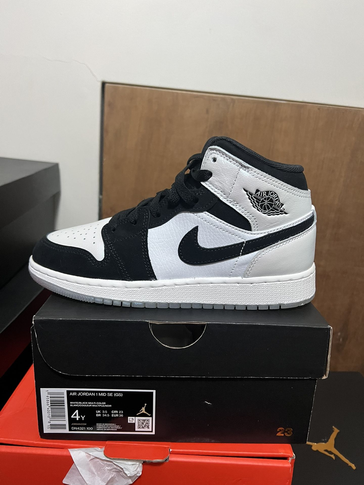 Jordan Mid Diamond 4Y