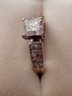 18K White Gold Diamond Ring