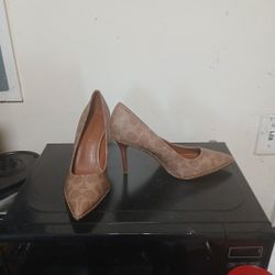 Coach Pumps