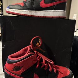Air Jordan’s 1MID  size 4