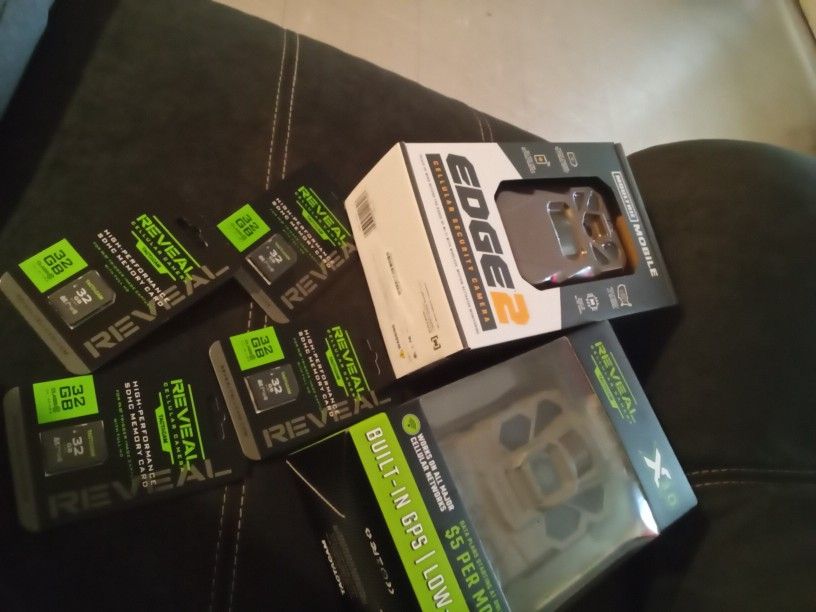2 Deer Cameras And 4 32 Gb Memory Cards