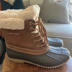 Tommy Hilfiger boots size 7
