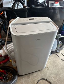 MIDEA air conditioner like new