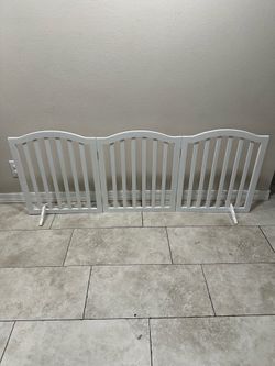 Freestanding Pet Gate