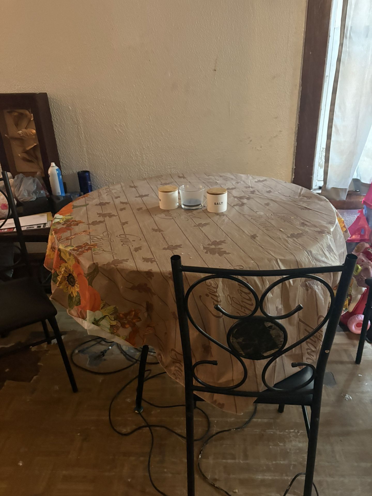 Glass Table And 4 Chairs 