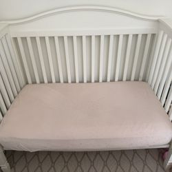 Pottery Barn Crib (4-in-1 Convertible) + Mattress – Great Condition 