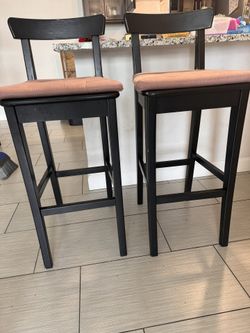 2 Bar stools 