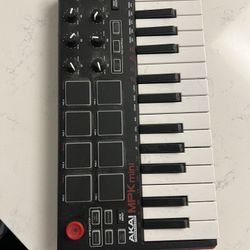 Akai MPK Mini MIDI Controller