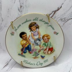 Vintage Avon Mother's Day Porcelain Plate Love Makes All Things Grow 1991 NWOB