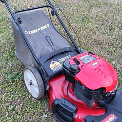 Lawnmower self propelled read description below