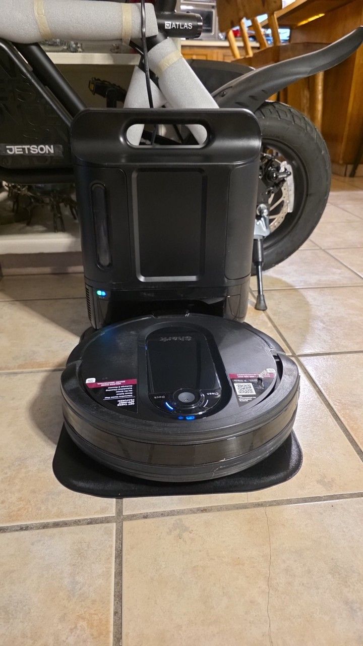 Shark AV1010AE IQ Robot Vacuum with XL Self-Empty Base