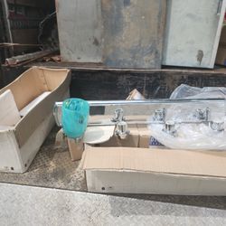 Bathroom 4 LIGHTING FIXTURE