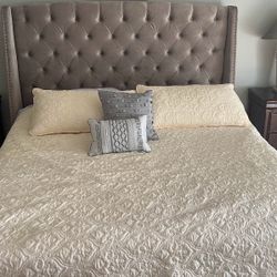 “1,500 Must Sell “City Furniture King Size Bedroom Set 10 Pcs