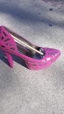 Gold and pink platform pump. Size 8