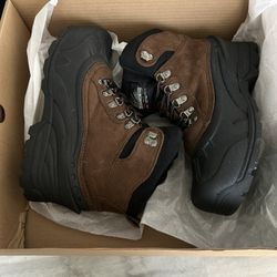 Hiking boots 