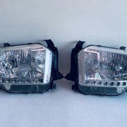2014-2017 TOYOTA TUNDRA LEFT AND RIGHT SIDE HEADLIGHT HALOGEN OEM 