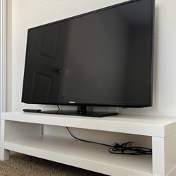 Samsung 40’ inch HD Flat Screen TV