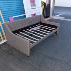 Day Bed w/Out Trundle No Mattress