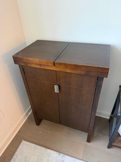 Bar cabinet / bar cart