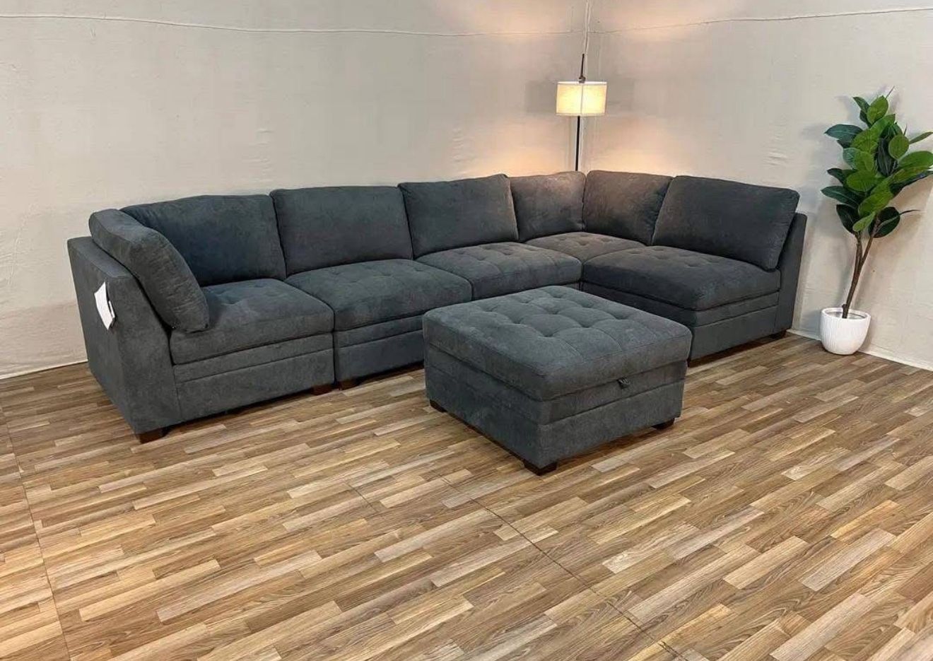 Thomasville Tisdale 6-Piece Modular Sectional + Storage Ottoman – Dark Gray