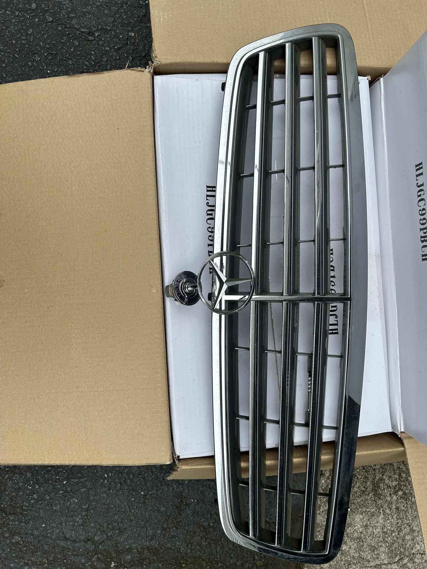 2007 Mercedes Benz C280 OEM Grill & Hood Ornament
