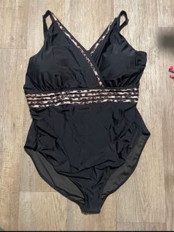 BloomChic Women's Plus Size Leopard Print Patchwork V-Neck One-Piece Swimsuit.  DescriptionBrand: BloomChicCondition: New / Never Worn (Add "With Tags