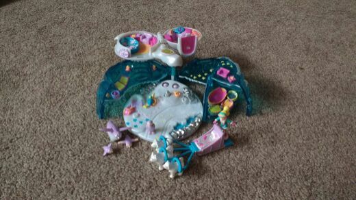 2000 Polly pocket Arctic pets Blueberry igloo iceberg complete dolls dog snow Mattel ice penguins