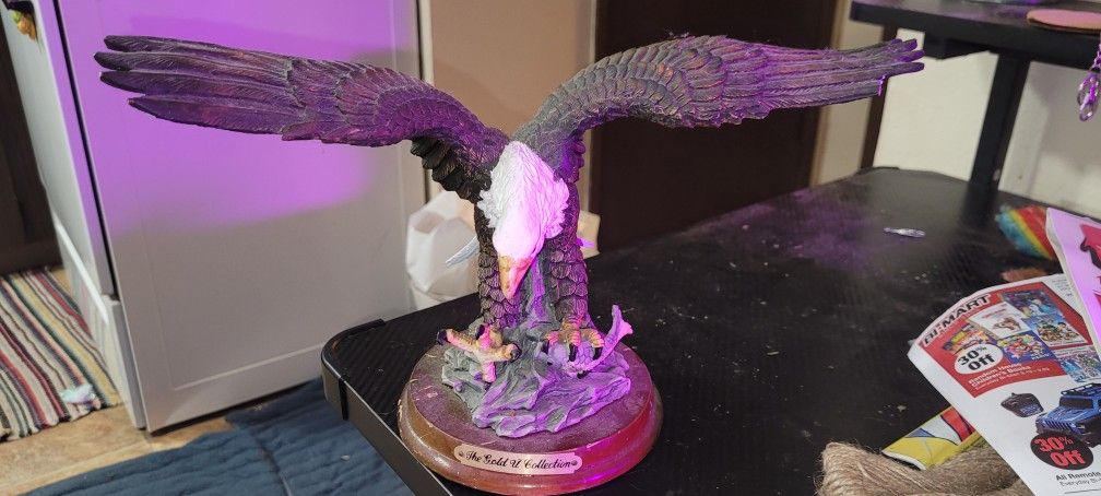 eagle statue 