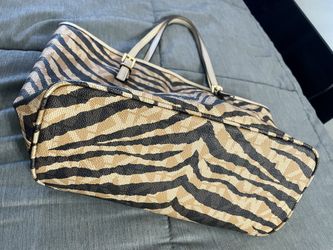 Michael Kors Animal Print Bag - Tote - Beige - Black - Gold Accents -  Medium for Sale in Lyndhurst, NJ - OfferUp