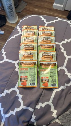 12 Pouches of WERUVA pumpkin patch up. Pumpkin for dogs and cats.