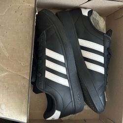 M Cblack/FTWWHT/GOLDMT Size 8