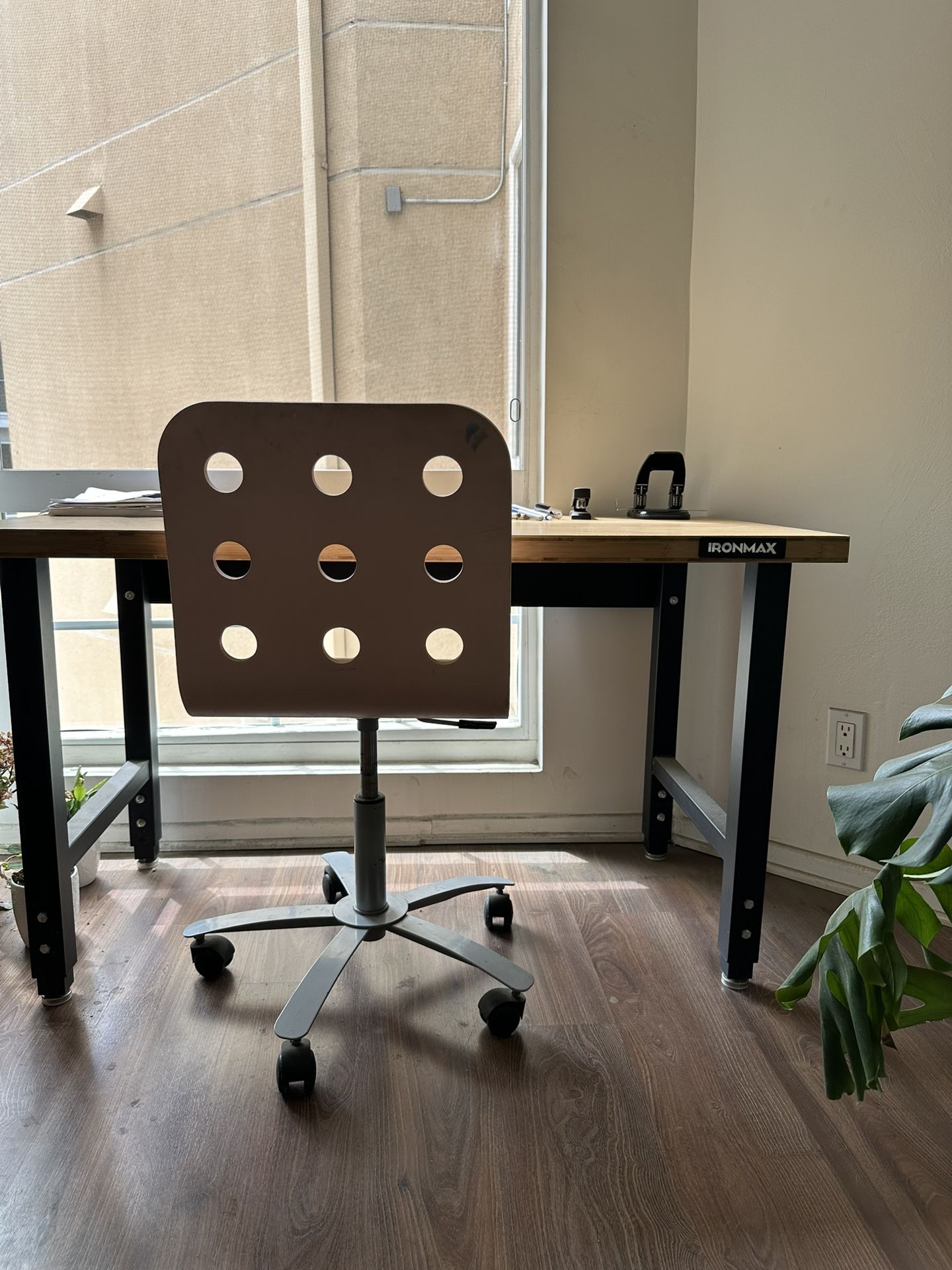 Office Desk With Chair