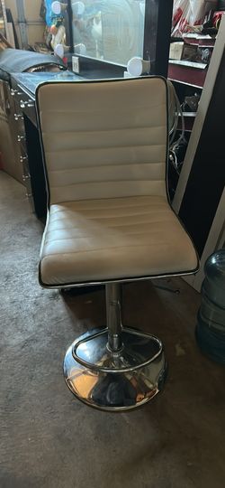 Makeup chair