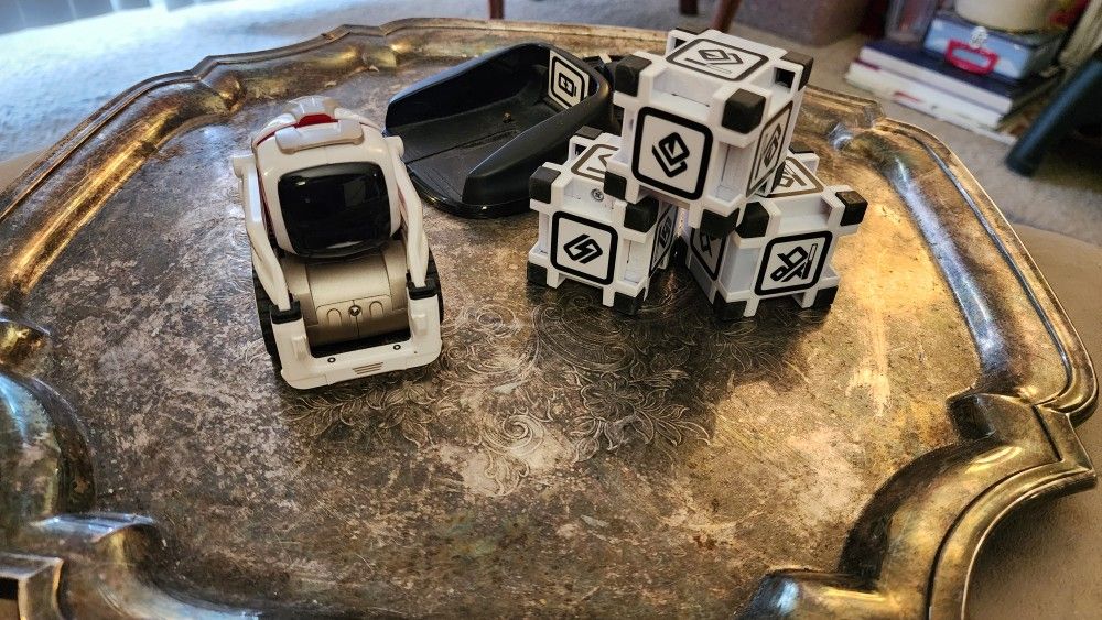 Anki Cozmo Robot 