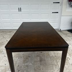 Kitchen/Dinning Table 