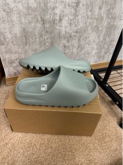 Yeezy Slides (Salt) - Mens 8
