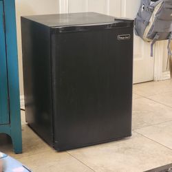 Mini Fridge Magic Chef