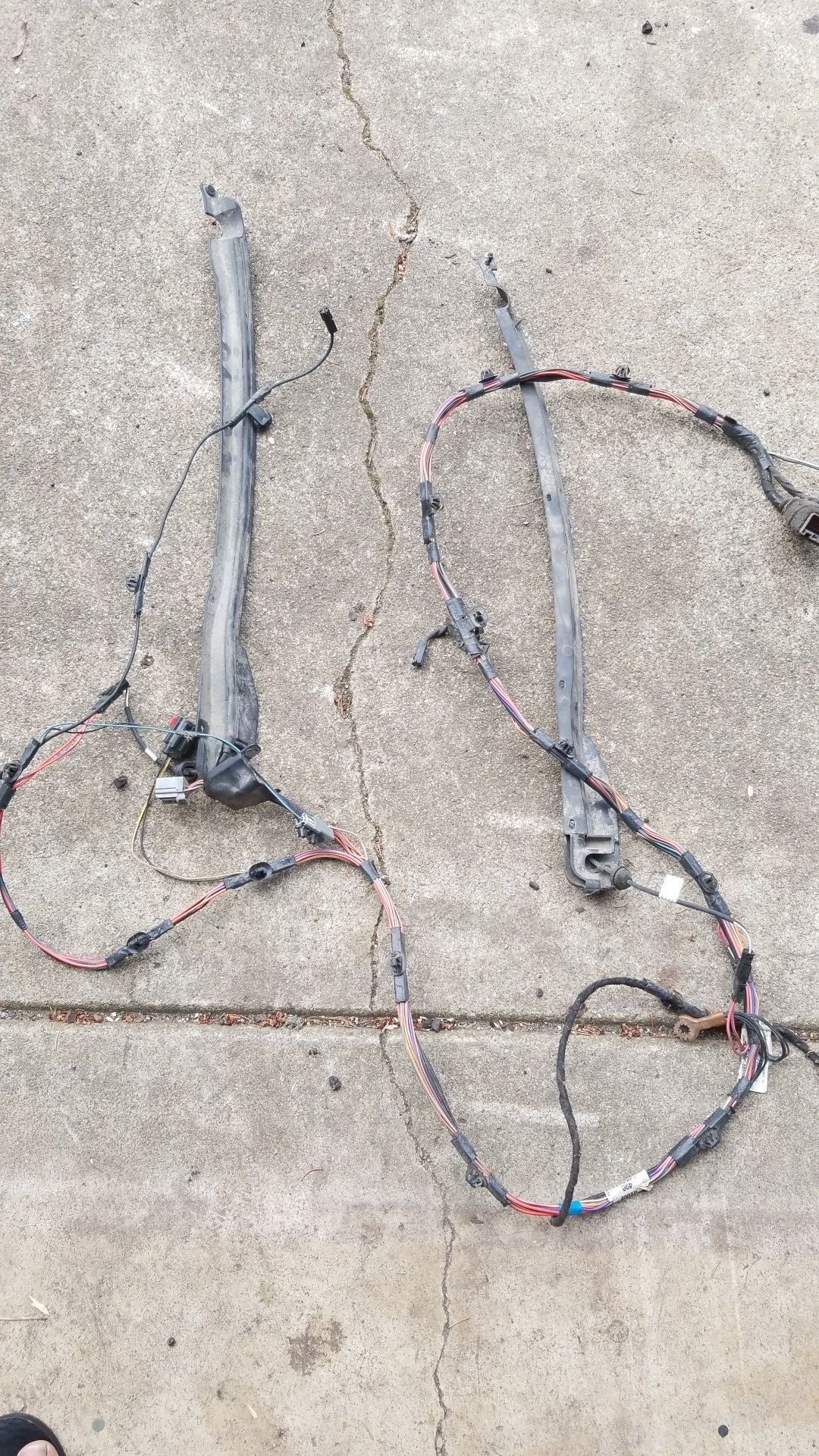 Liftgate wiring