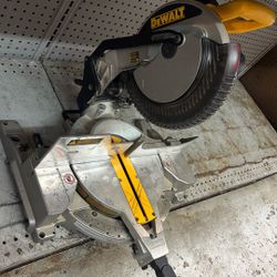 Compound Saw Dewalt 
